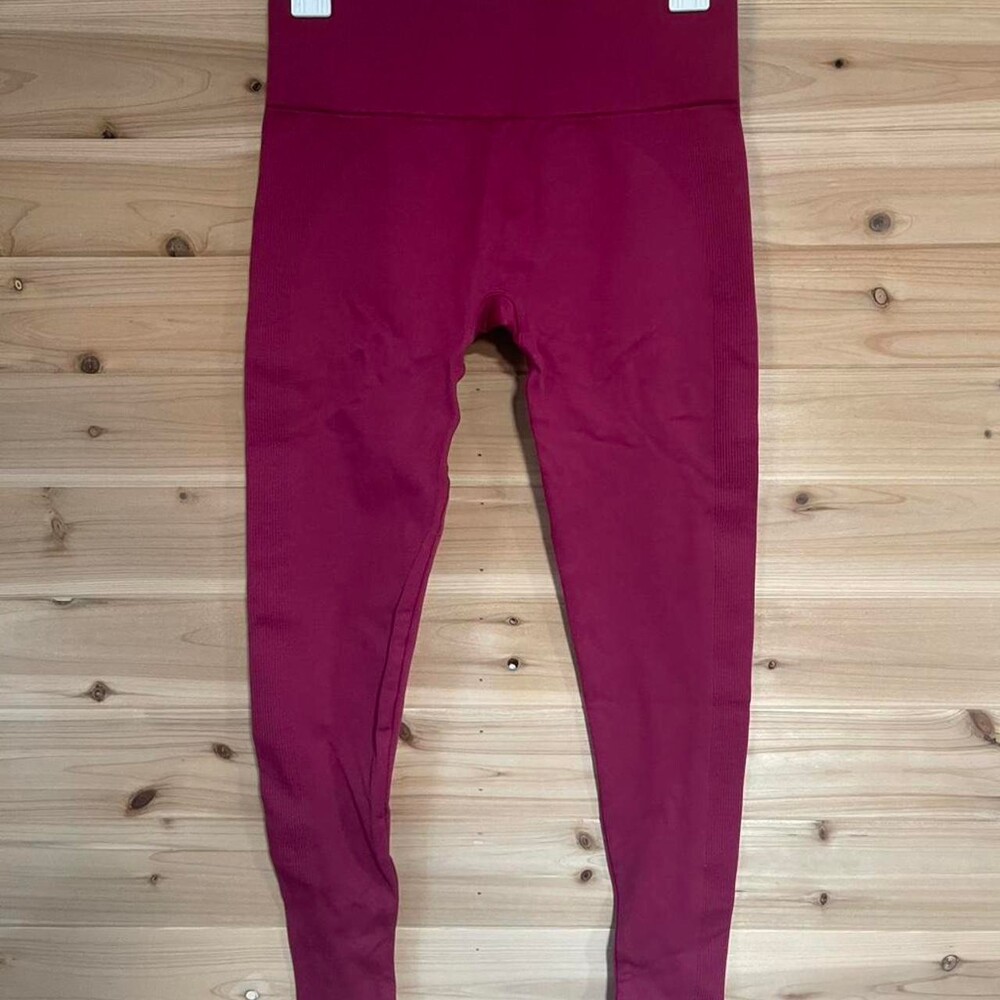 Set Active Berry Colored Leggings 5 C 0 B